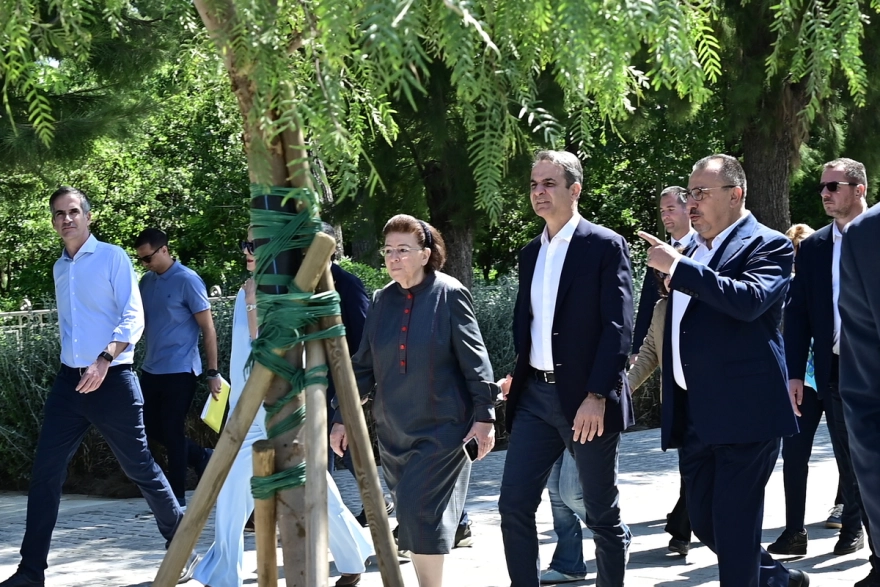 Νέα εποχή για τη Βασιλίσσης Όλγας – Αυτοψία Μητσοτάκη μετά την ολοκλήρωση της ανάπλασης