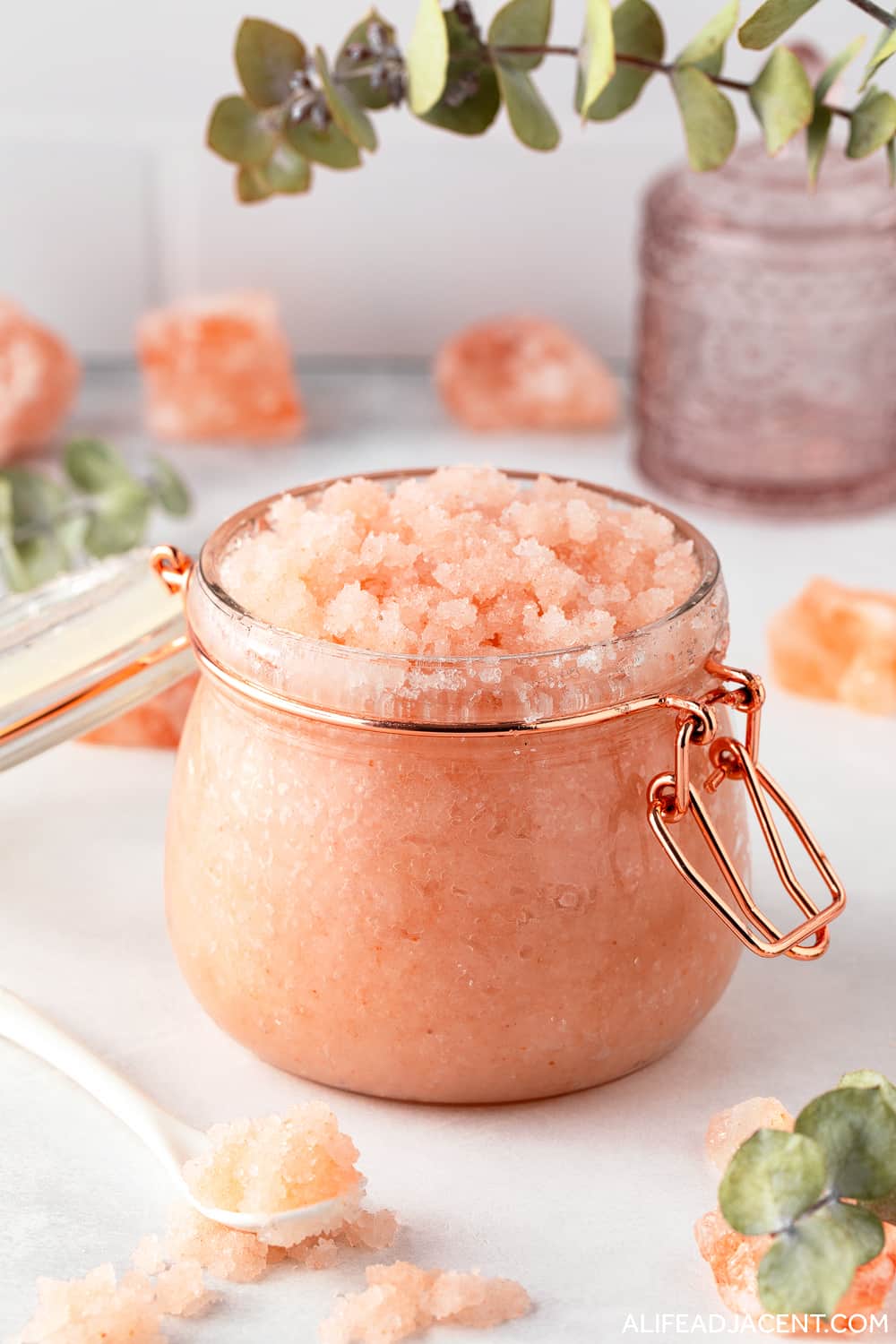 Σπιτικό scrub με αλάτι Ιμαλαίων